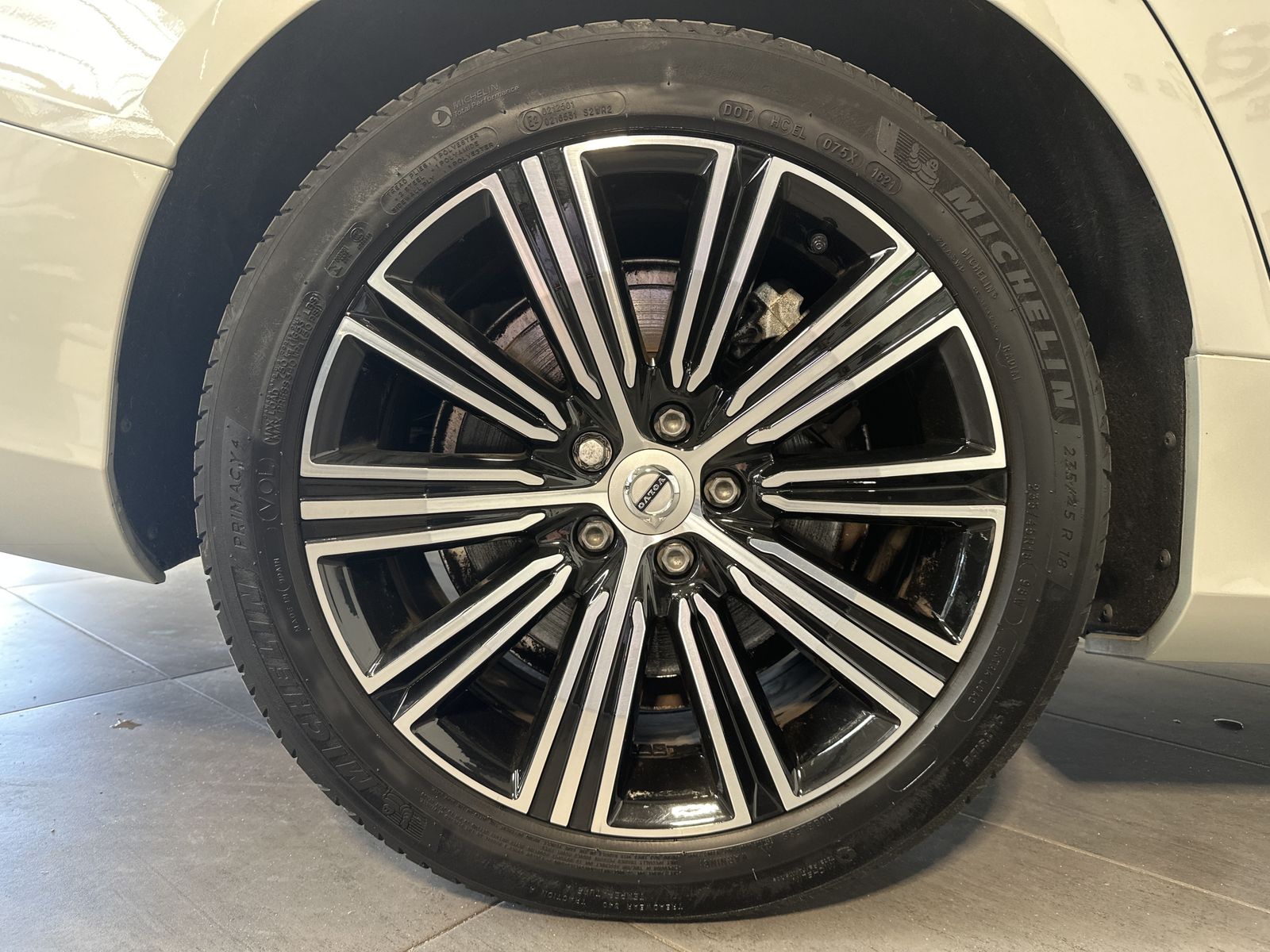 Fahrzeugabbildung Volvo V60 Inscription Plug-In Hybrid AWD NAV+LED+KAM