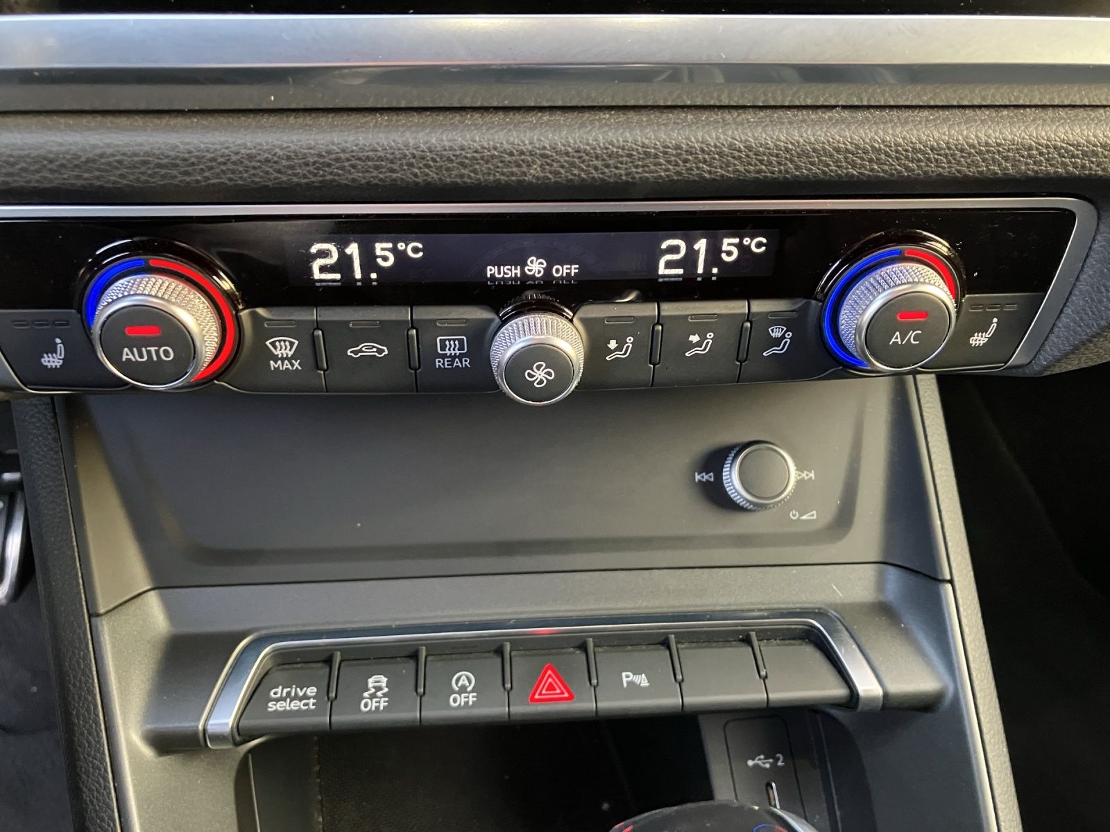 Fahrzeugabbildung Audi RS Q3 Sportback 2.5 TFSI quattro Matrix AHK AVC