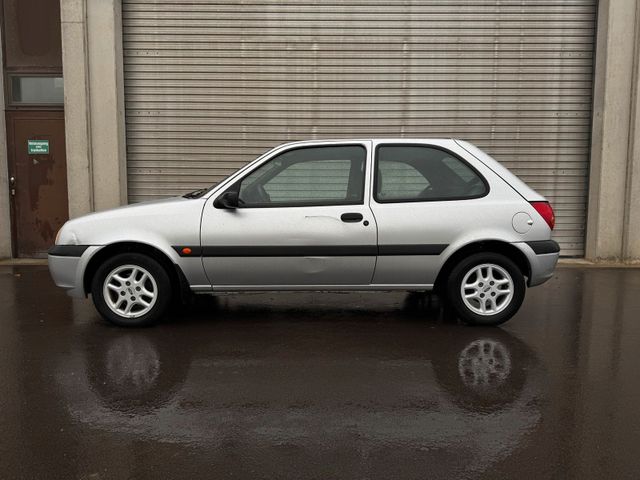 Ford Fiesta, 130.000km, Silber - Gute Gele...