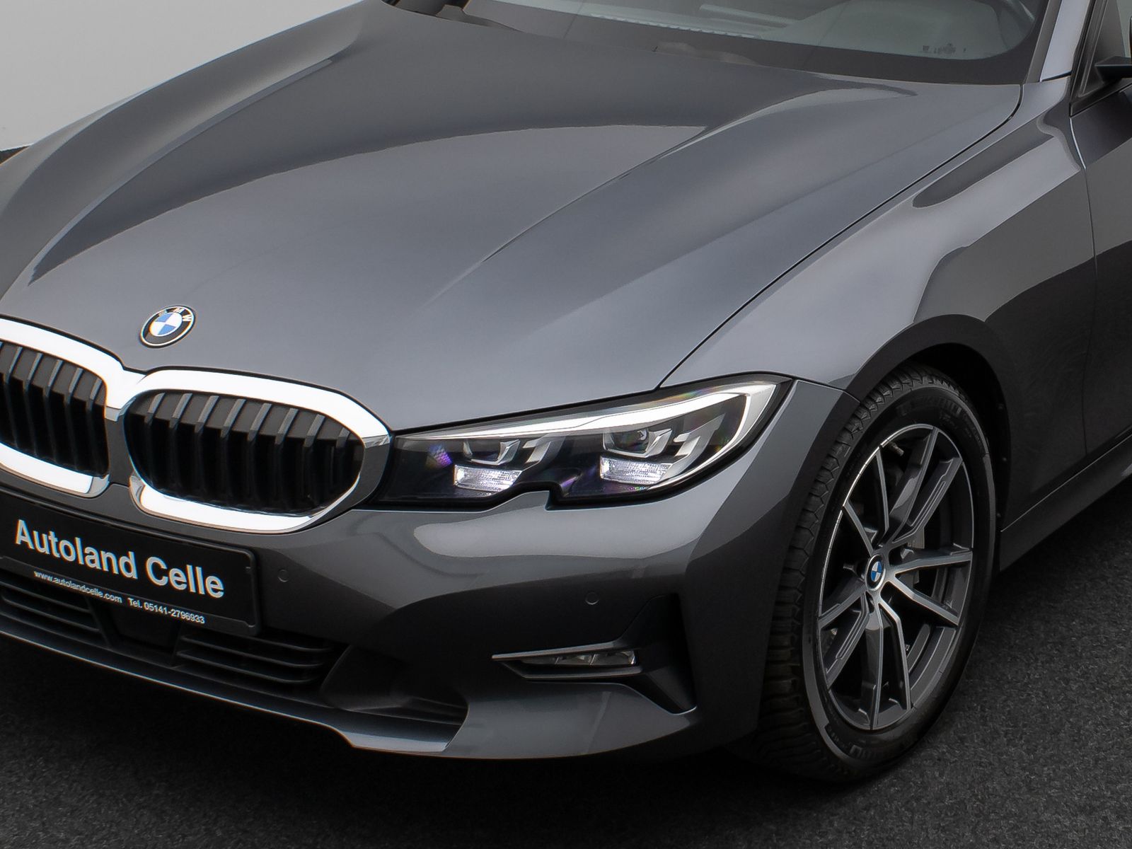 Fahrzeugabbildung BMW 330d xD Panorama DAB HiFi Stop&Go PDC AHK Sport
