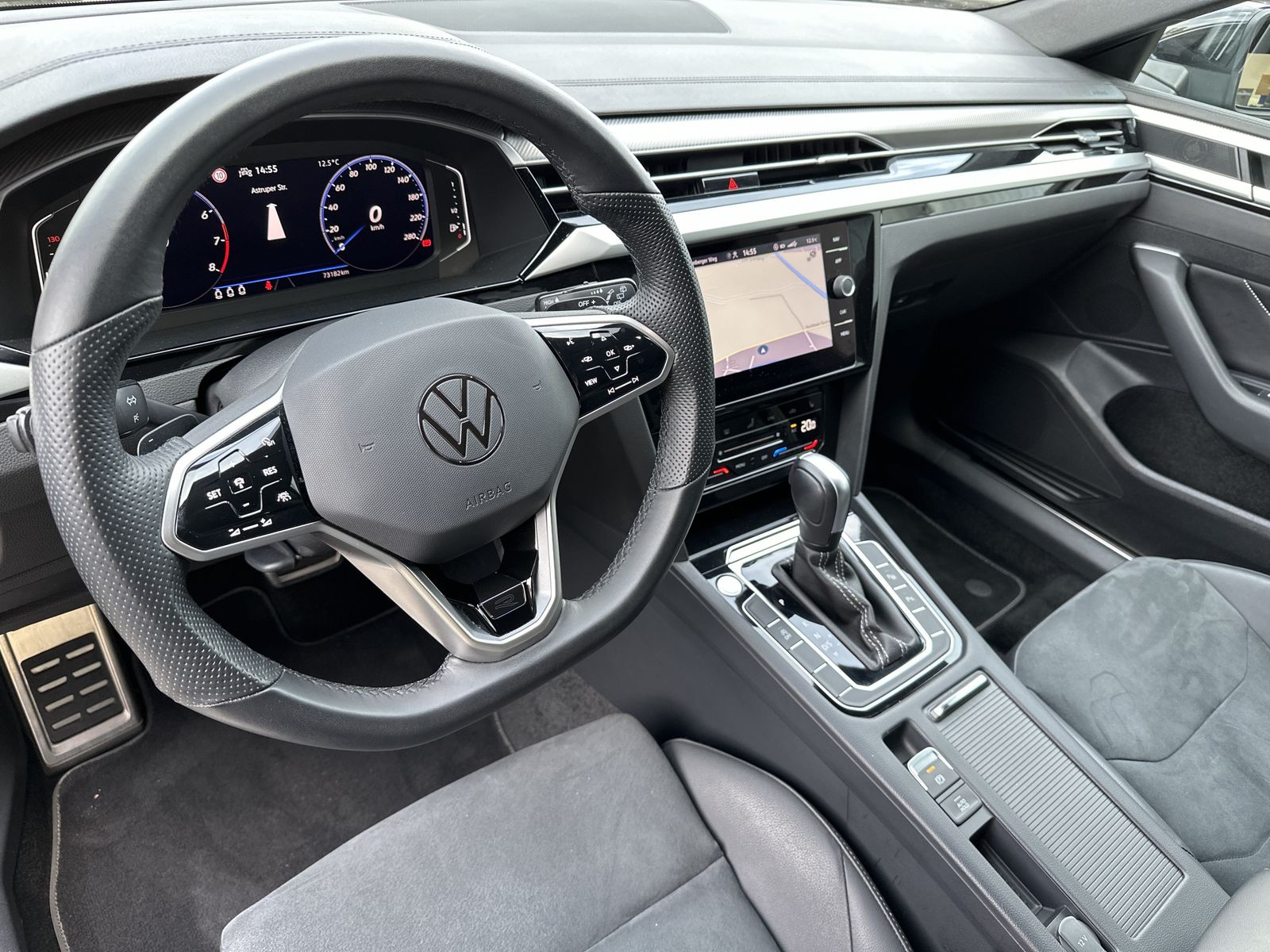 Fahrzeugabbildung Volkswagen Arteon SB 2.0 TSI DSG R-Line NAV+MATRIX+KAM+ACC