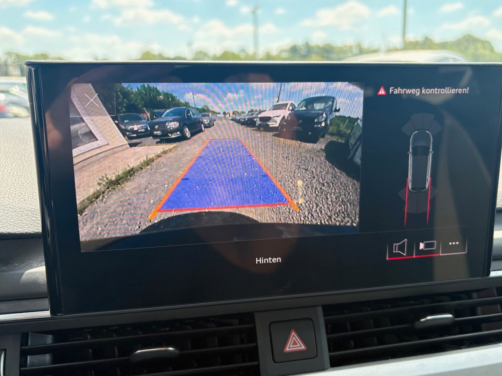 Fahrzeugabbildung Audi A4 Avant 35 TDI advanced Aut Navi LED AHK Kamera
