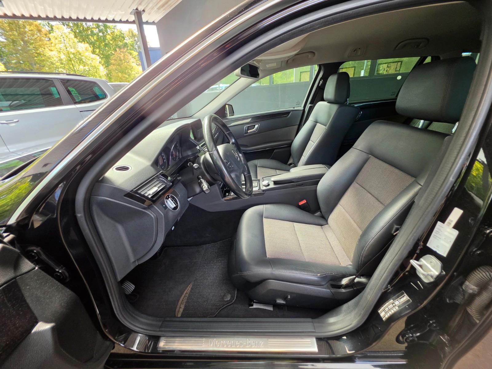 Mercedes-Benz E200 2011 — photo 13