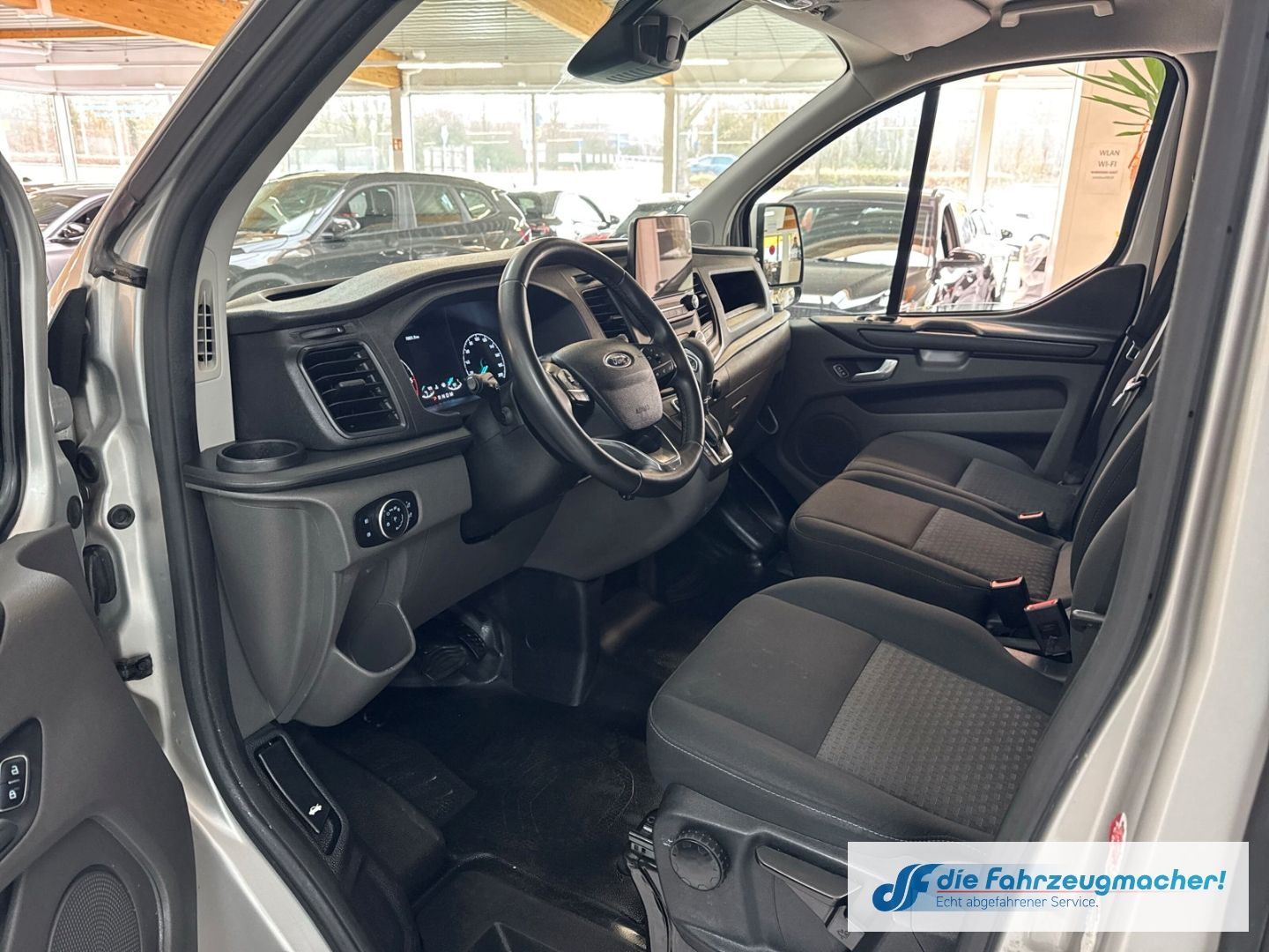 Fahrzeugabbildung Ford Transit Custom Kasten 300 L2 Trend AHK Navi Appl