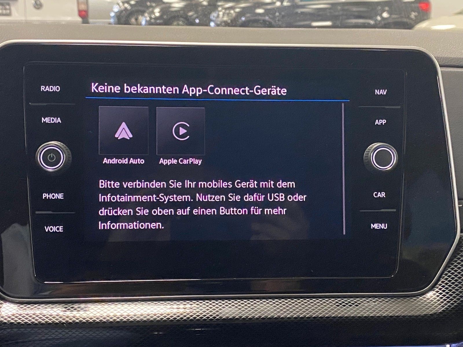 Fahrzeugabbildung Volkswagen T-Cross 1.5 TSI DSG R-Line+AHK+ACC+Garantie 2029