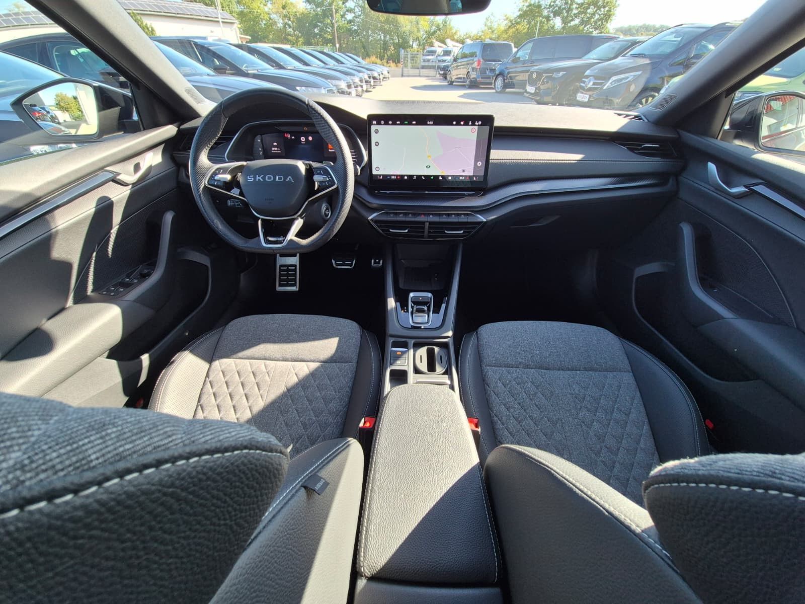 Fahrzeugabbildung SKODA Octavia 1.5 DSG Sportline PANO*MATRIX*AHK*5J.GAR