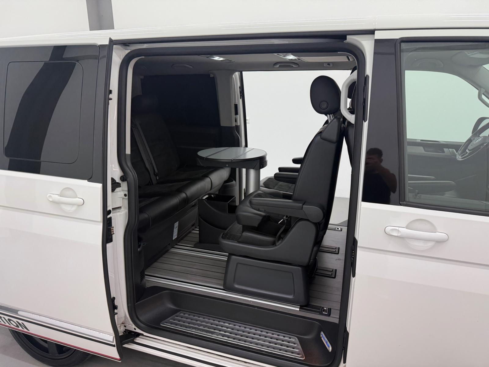 Volkswagen T6 Multivan/2x Schiebetür/Neuer Motor bei 92000