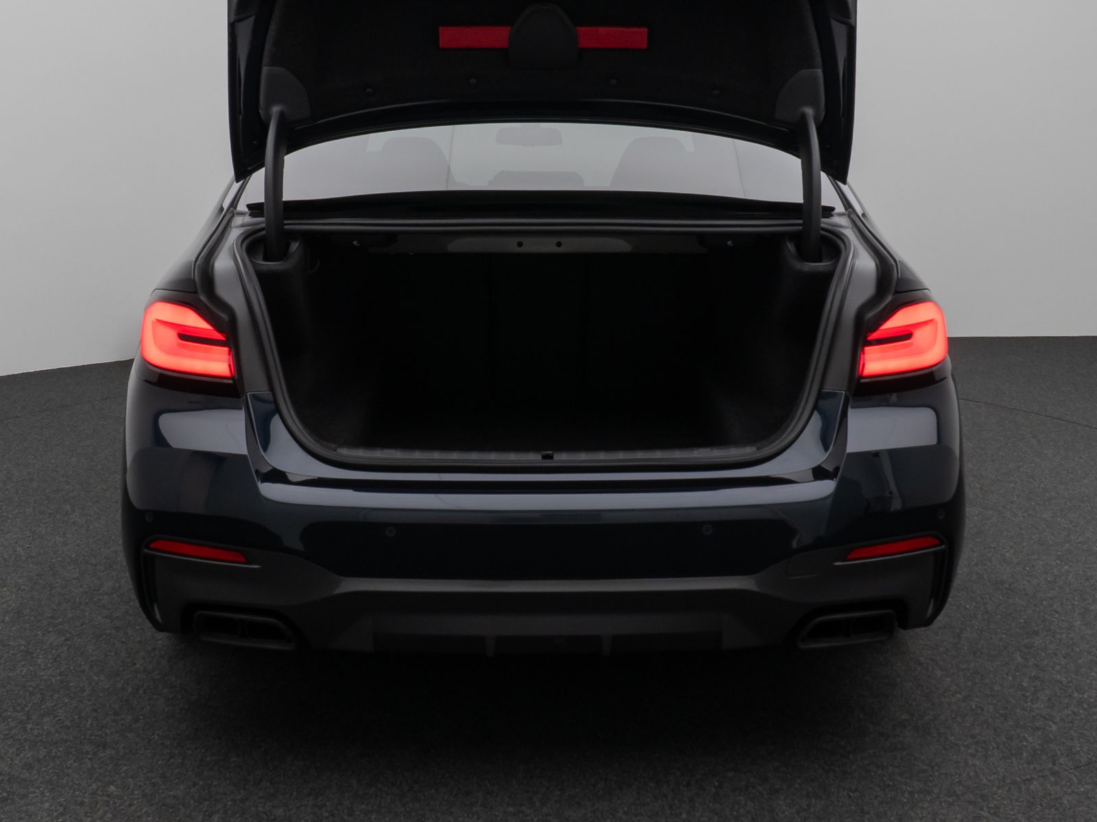 Fahrzeugabbildung BMW M550i xD Kamera Laser HUD DAB H/K 4xKlima Komfor