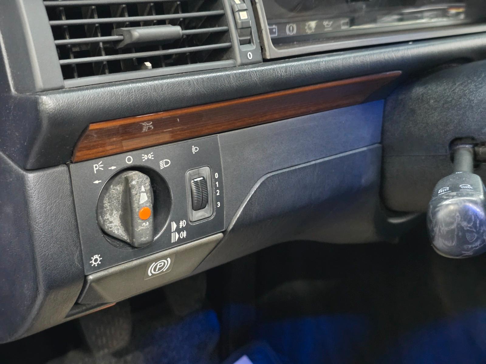 MERCEDES-BENZ E 230 TE BREAK W124 132 ch BVM 1ère MAIN - ATTELAGE - TOIT OUVRANT - 224240 km
