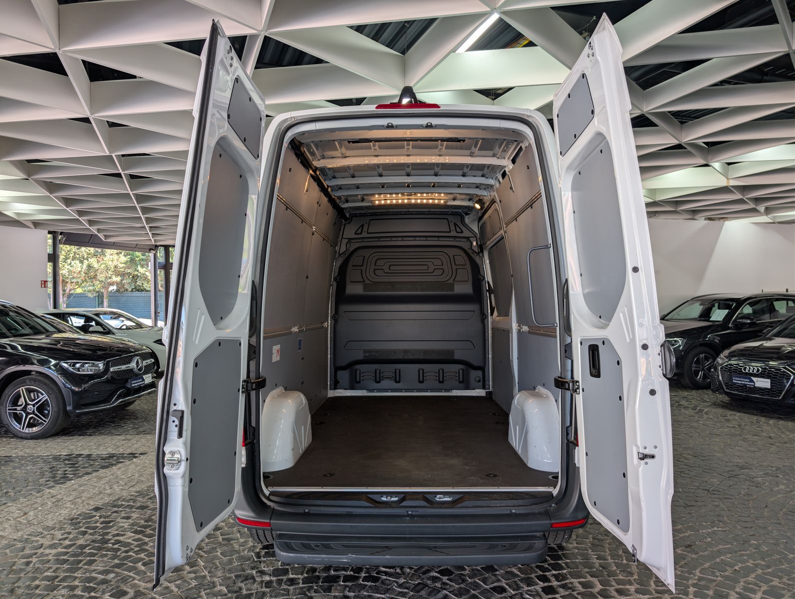 Fahrzeugabbildung Mercedes-Benz Sprinter III 311 2.0 CDI L2 MBUX KAM APP
