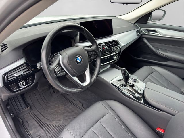 Fahrzeugabbildung BMW 530d Touring xDrive+LED+Kamera+Leder+DAB