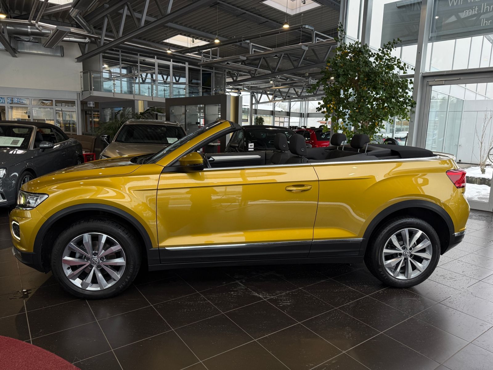 Fahrzeugabbildung Volkswagen T-Roc Cabriolet Style ACC LED NAV SHZ