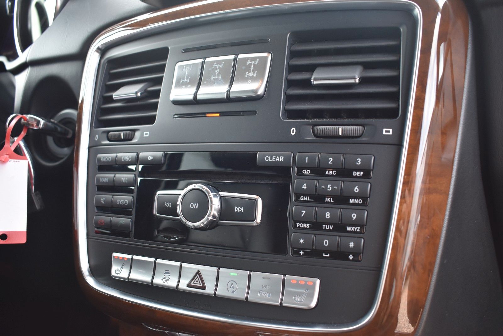 Fahrzeugabbildung Mercedes-Benz G 500 V8 1.HAND/AHK/SD/LEDER/KAMERA/TOTWINKEL
