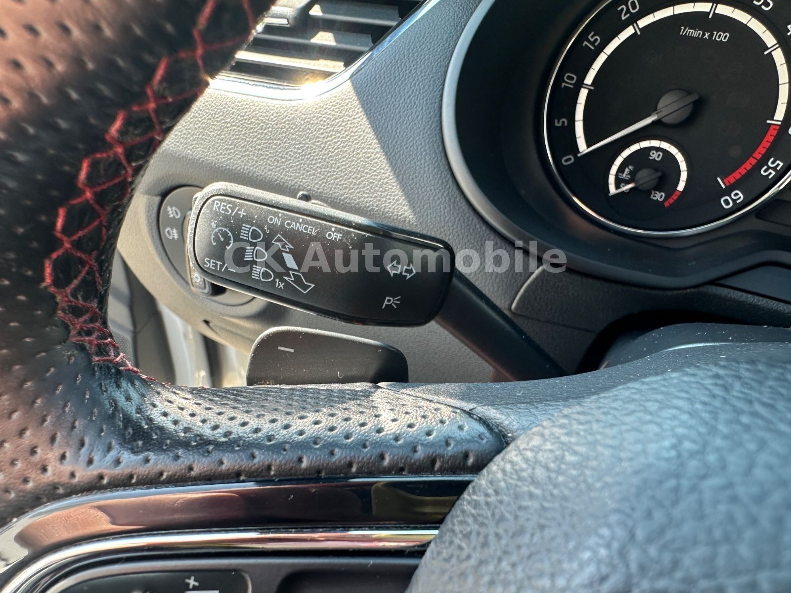 Fahrzeugabbildung SKODA Octavia Combi RS 2.0 TDI DSG/Navi/Bi-Xenon/PDC