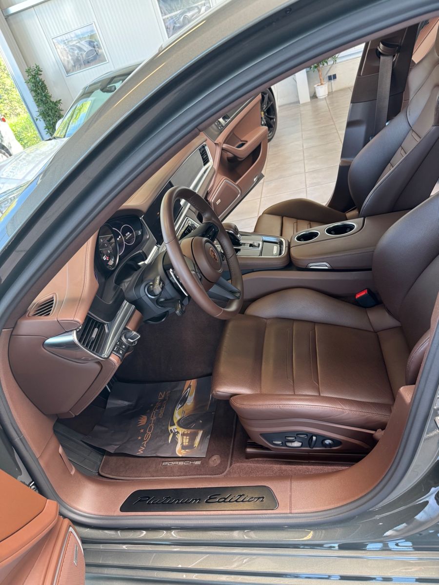 Fahrzeugabbildung Porsche Panamera Sport Turismo 4 E-Hybrid Platinum Editi