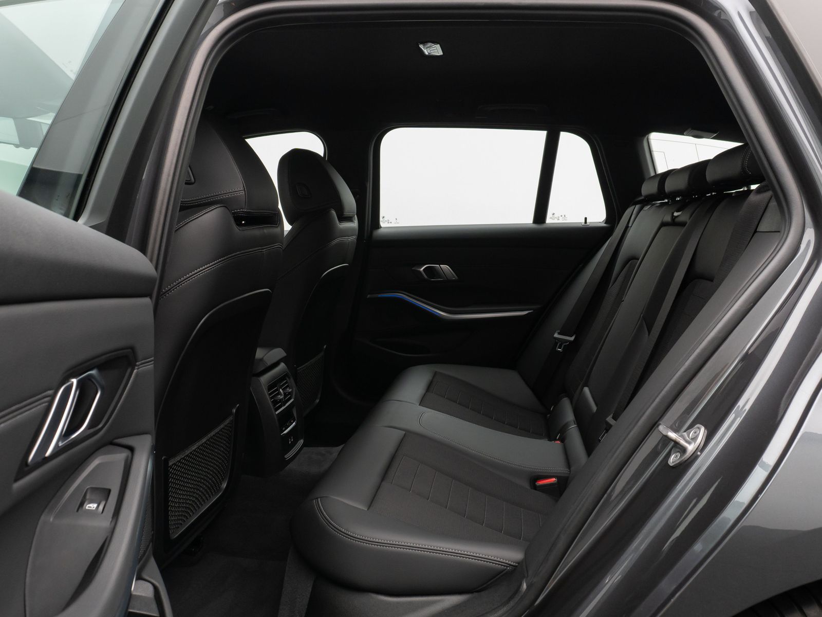Fahrzeugabbildung BMW 330i xD SportLine DAB HiFi PDC Alarm LED M Sport