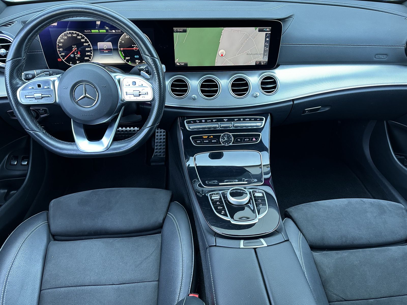 Fahrzeugabbildung Mercedes-Benz E 300de T AMG-Line NAV+LED+AHK+KAMERA+WIDESCREEN