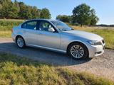 BMW 320i -E90 ,NAVI ,LEDER,XENON, wenig Km - BMW 320: E90 320i