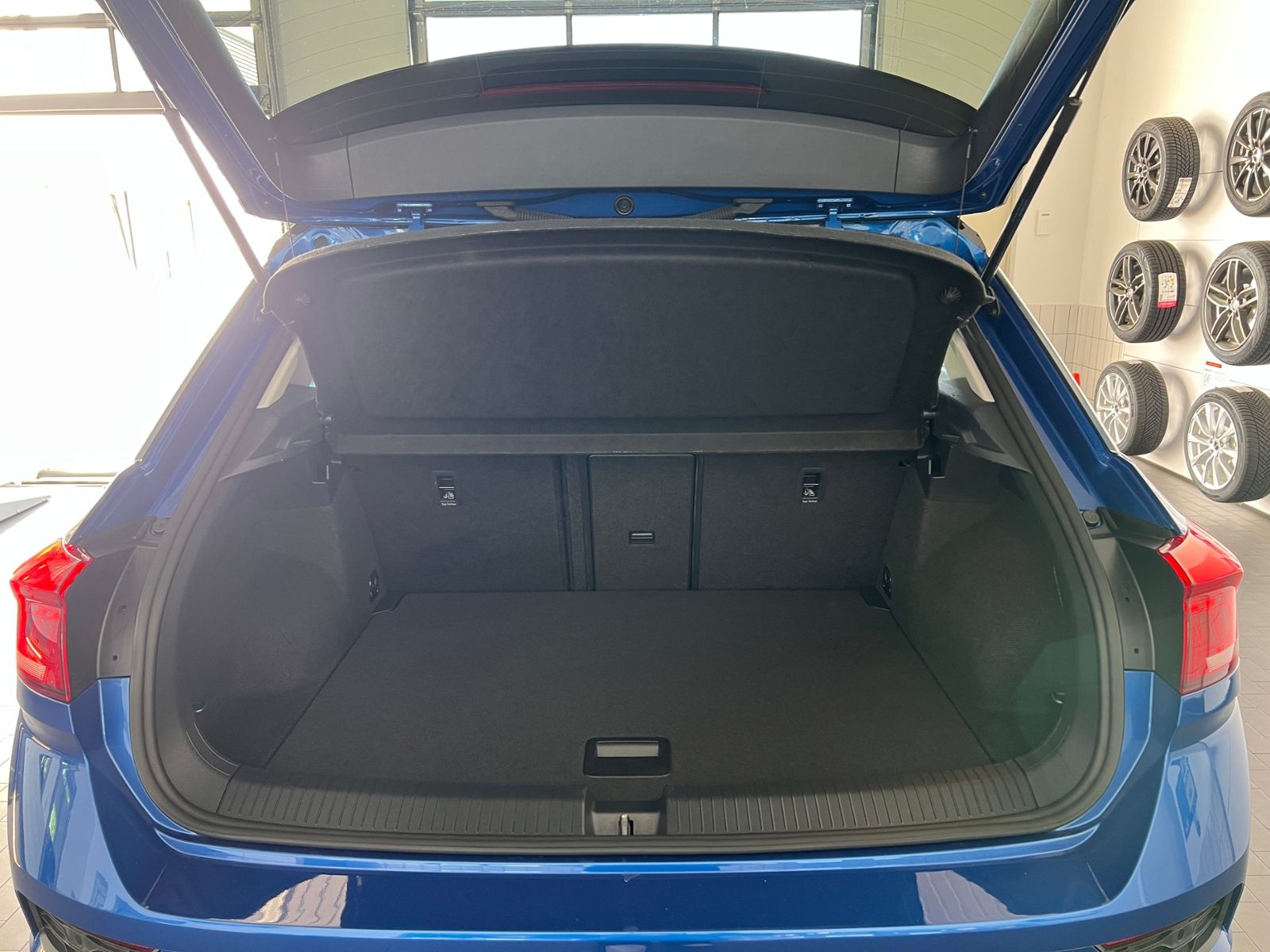 Fahrzeugabbildung Volkswagen T-Roc Comfortline 2.0 TDI DSG 4Motion *AHK, Stan