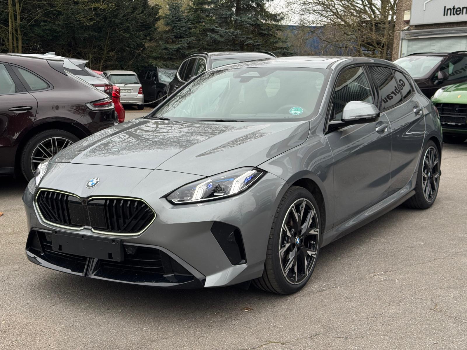 BMW 120i M-Sportpaket Panorama Head-Up H&K 360 R19