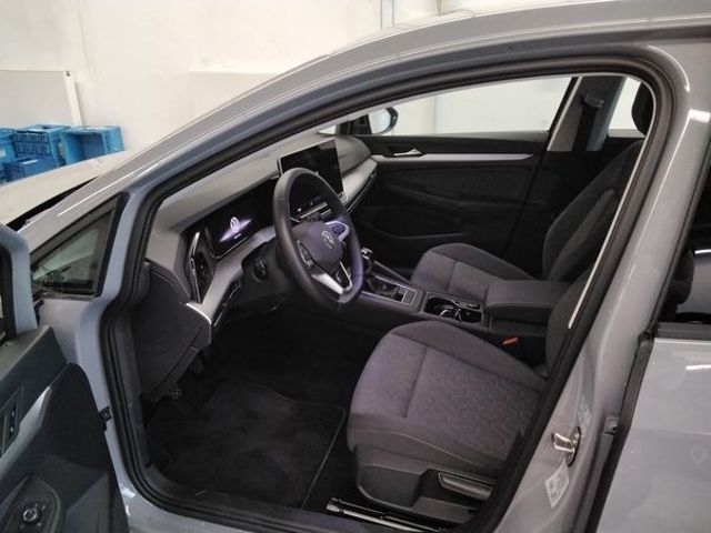 Fahrzeugabbildung Volkswagen Golf 1.5 TSI LIFE NAVI GJR LED KAMERA