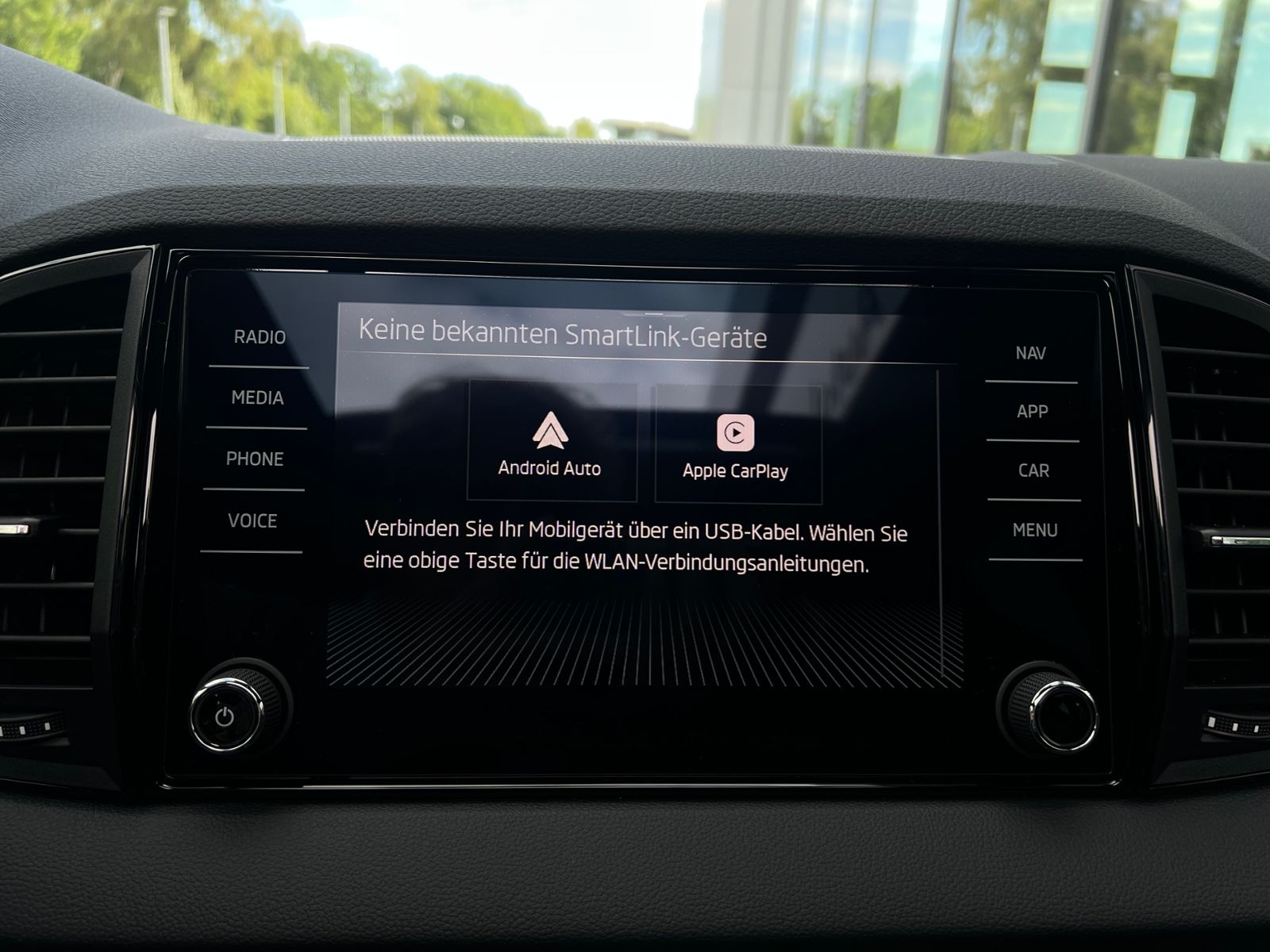 Fahrzeugabbildung SKODA Karoq Sportline 2.0 TSI 4x4 DSG *Panorama, AHK,