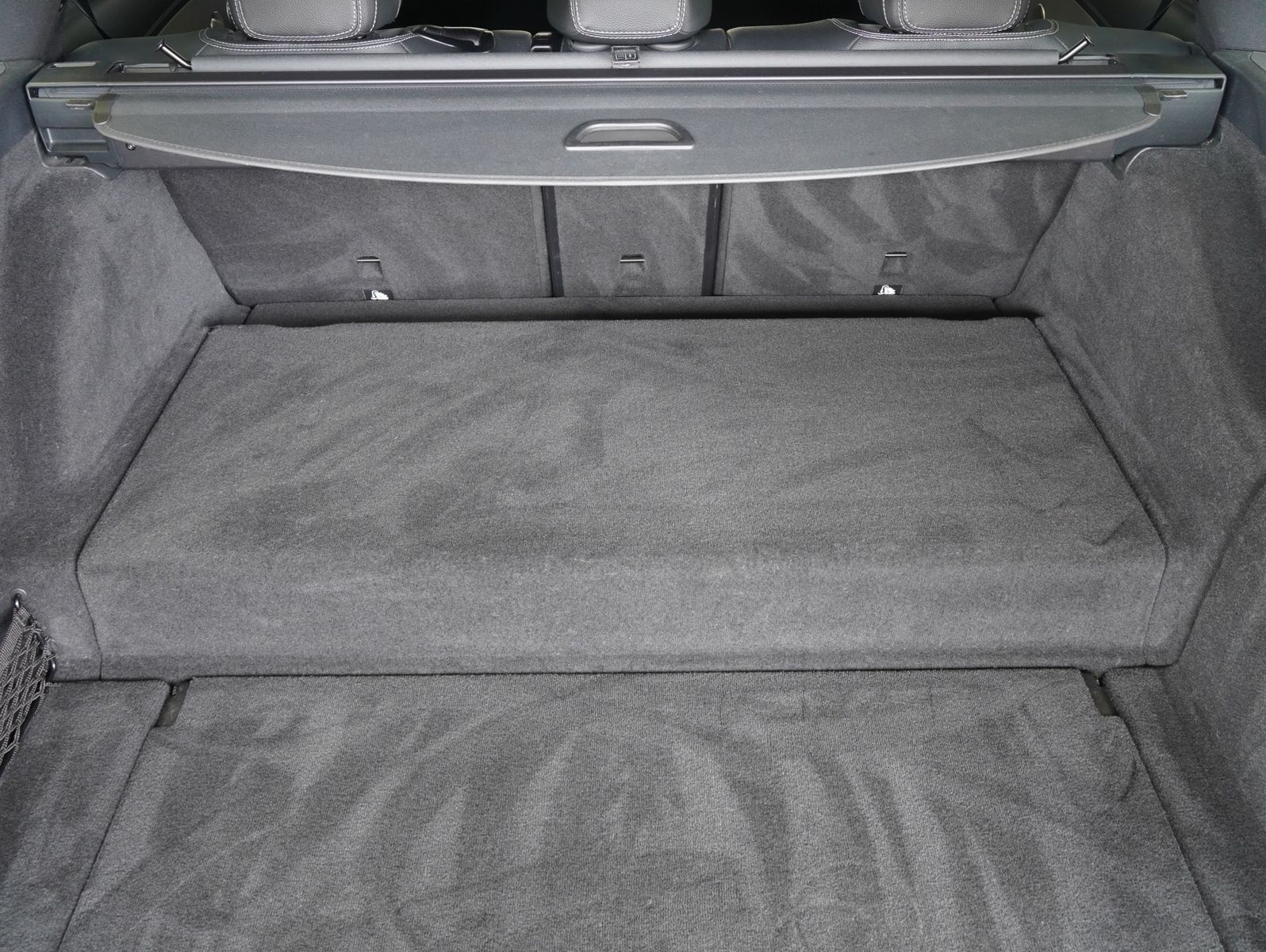 Fahrzeugabbildung Mercedes-Benz E 300 de T 4Matic AMG Line DISTRONIC/BURMESTER