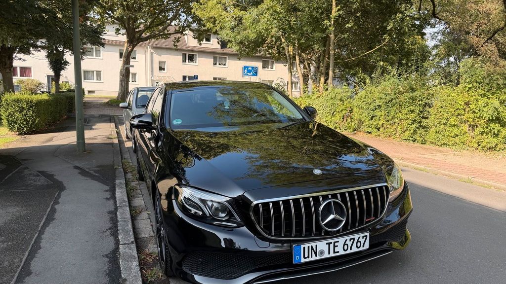 Image of Mercedes-Benz E 220