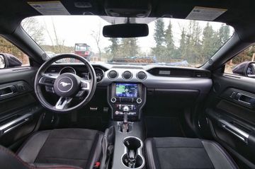 Ford Mustang - 6