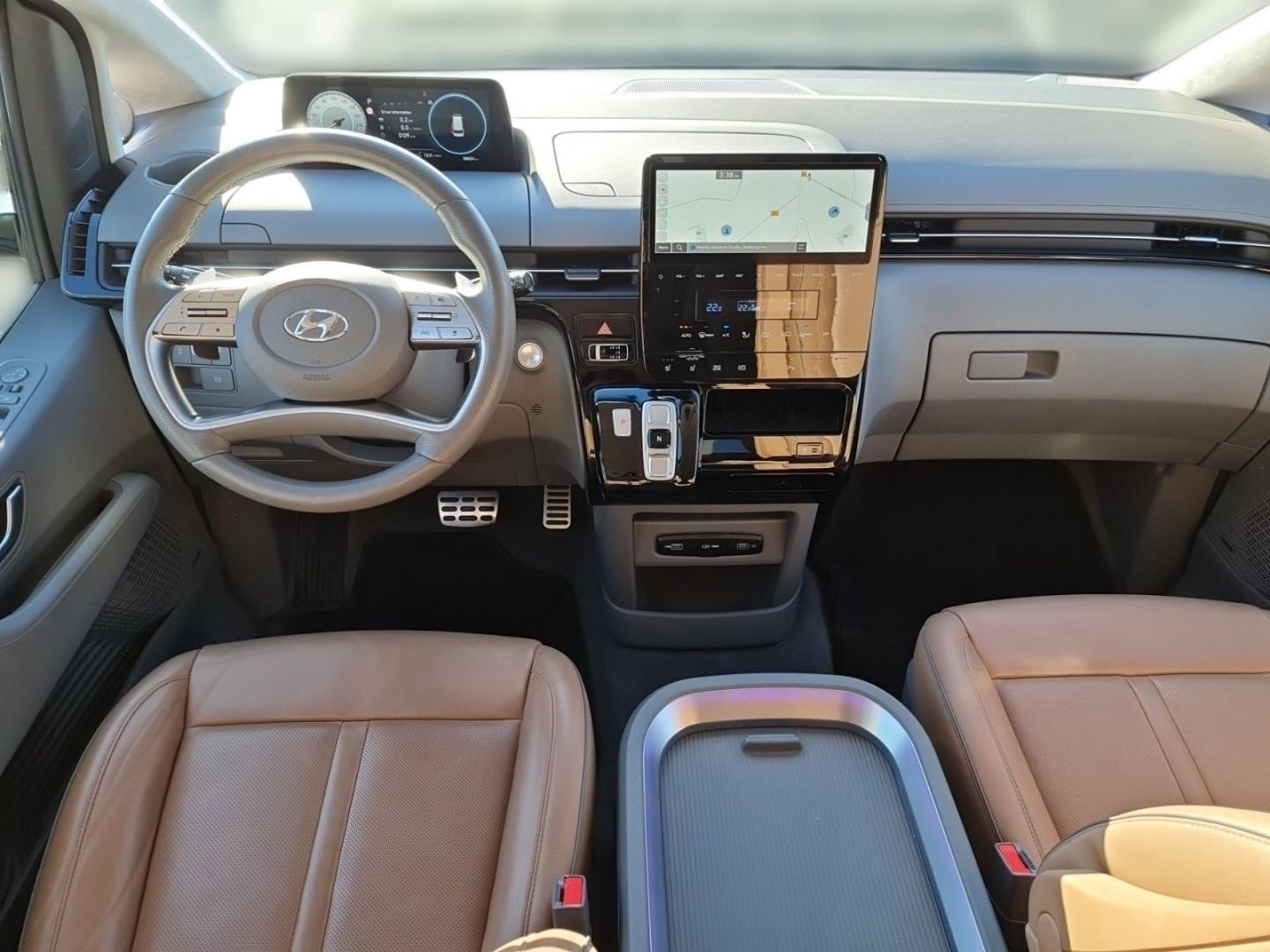 Fahrzeugabbildung Hyundai STARIA Signature 2.2 CRDi 7-Sitzer BOSE+AHK+360°