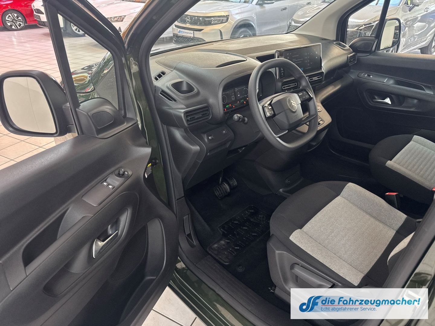 Fahrzeugabbildung Citroën Berlingo Plus Elektro Kombi M LED CarPlay Androi