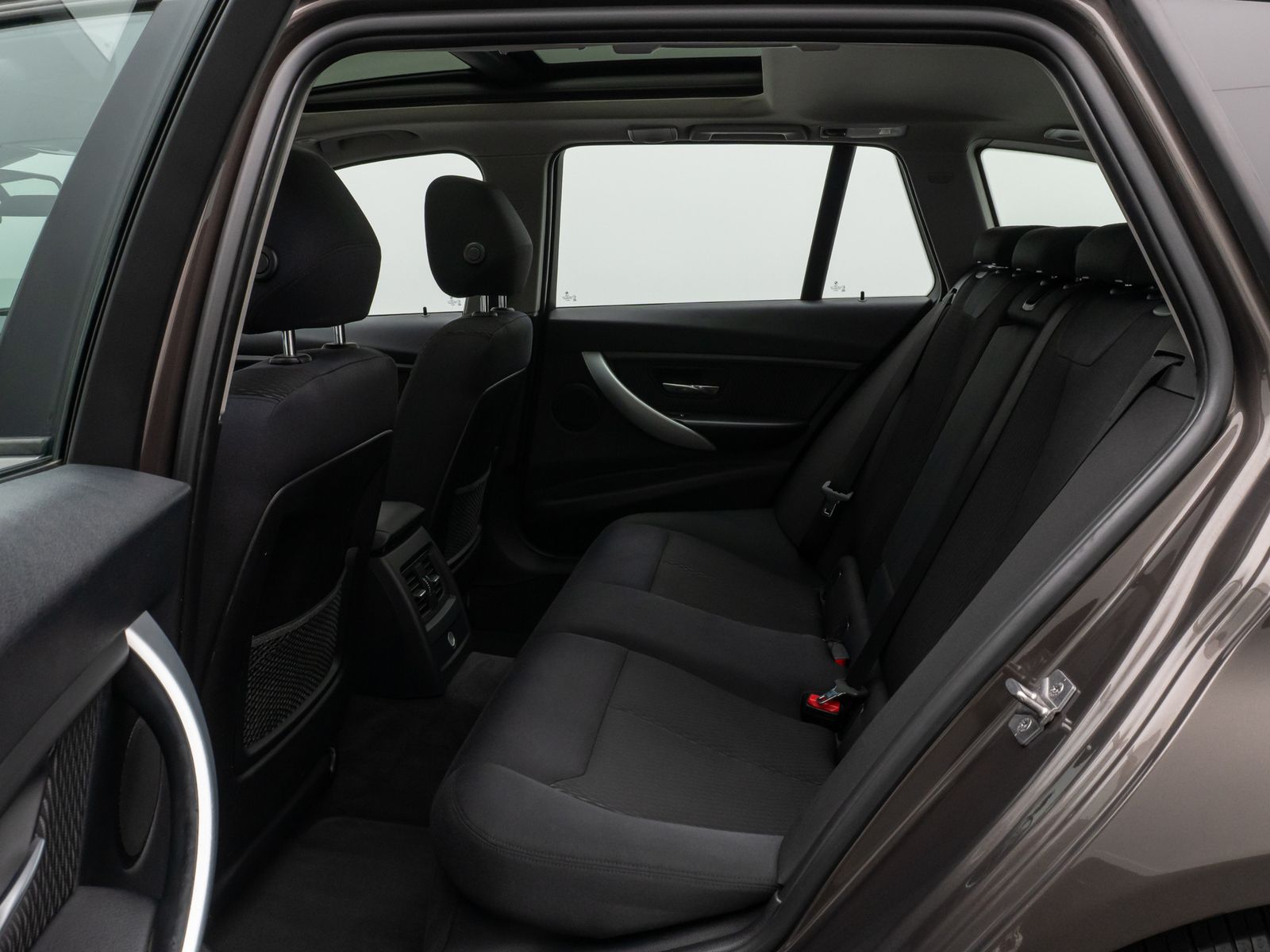 Fahrzeugabbildung BMW 320d GeschwindigReg HUD HiFi Xenon AHK Panorama
