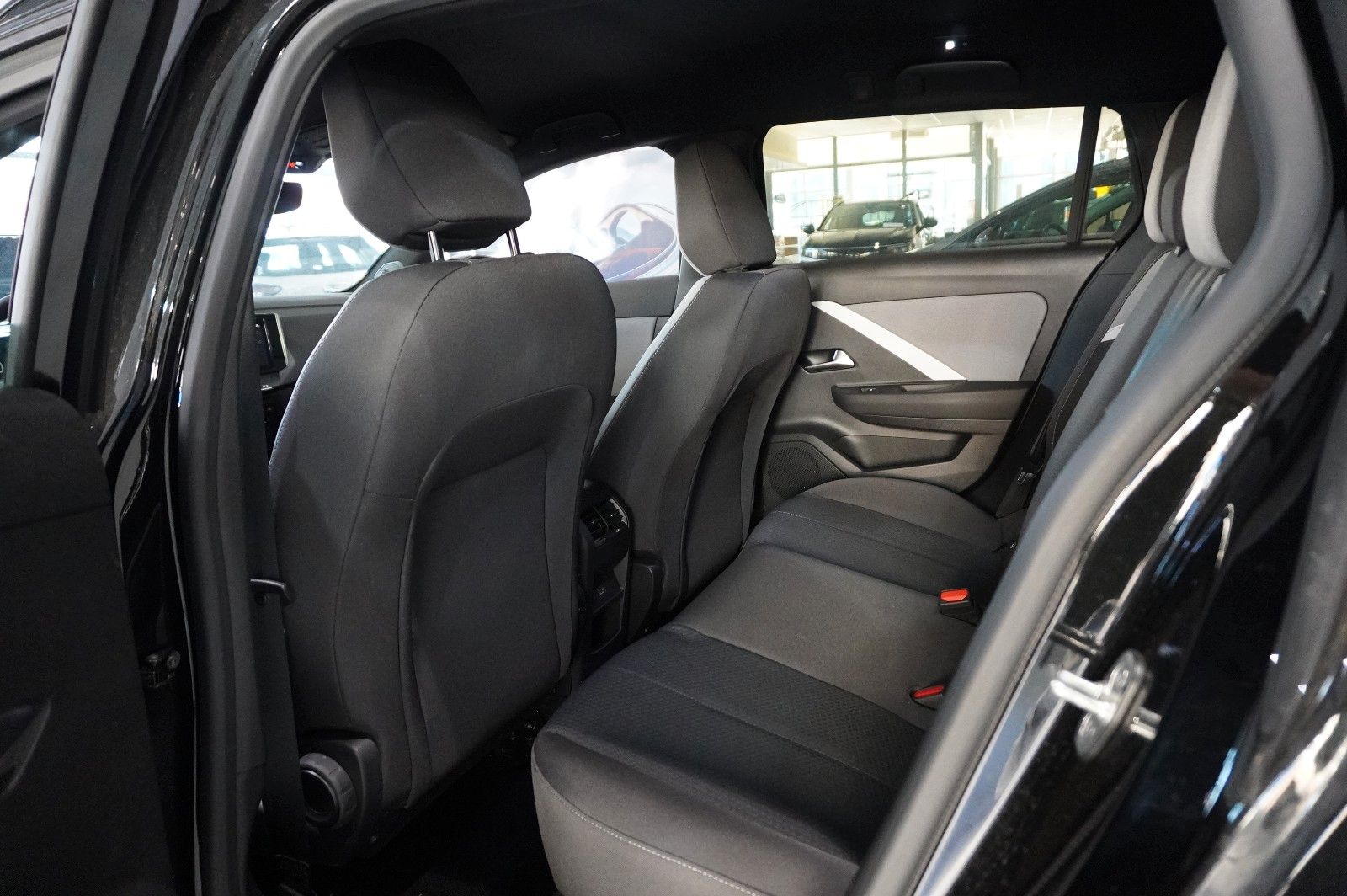 Fahrzeugabbildung Opel Astra L ST 1.2T EDITION AT-8 NAVI/LED/SPORT/DAB+