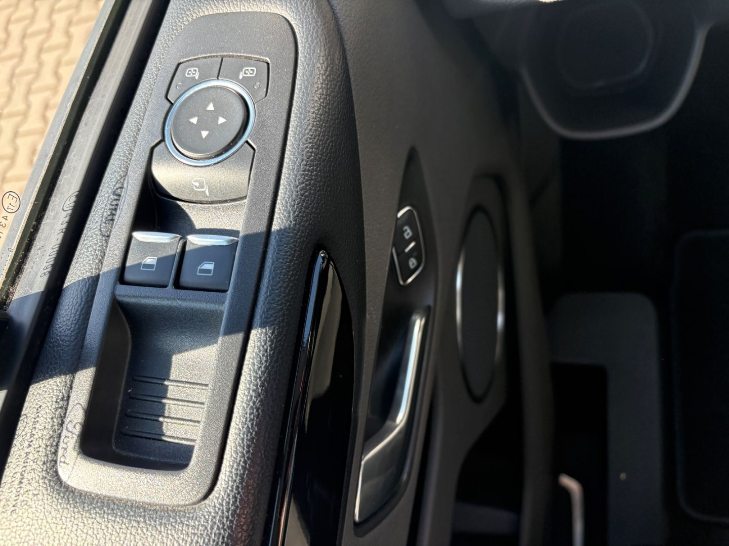 Fahrzeugabbildung Ford Tourneo Custom Kombi 320 L1 Titanium X AHK Behei