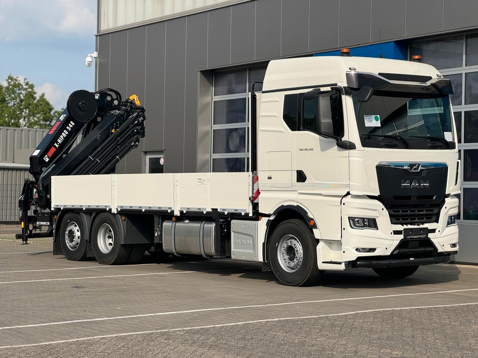 Fahrzeugabbildung MAN TGX 26.510 Container-Pritsche  HIAB 548-E8 / 6x2