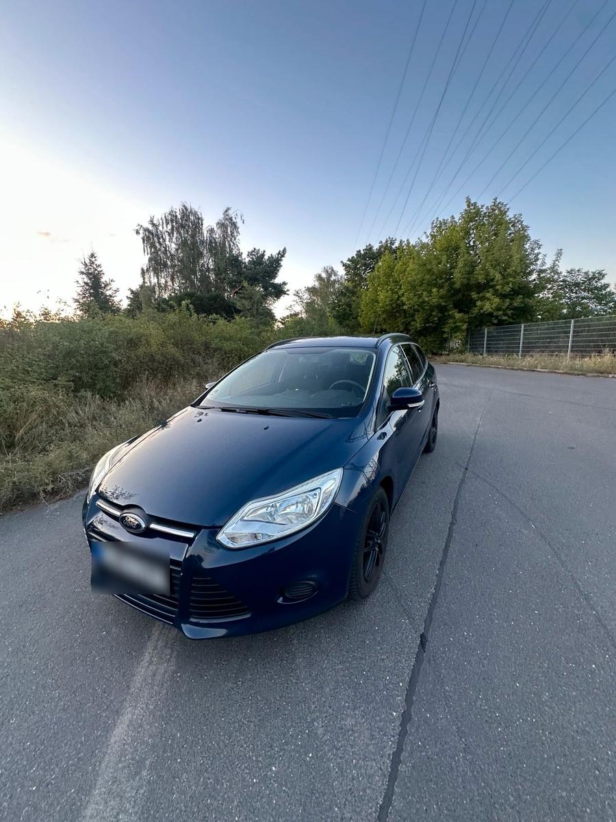 Ford Focus 2012 — interior