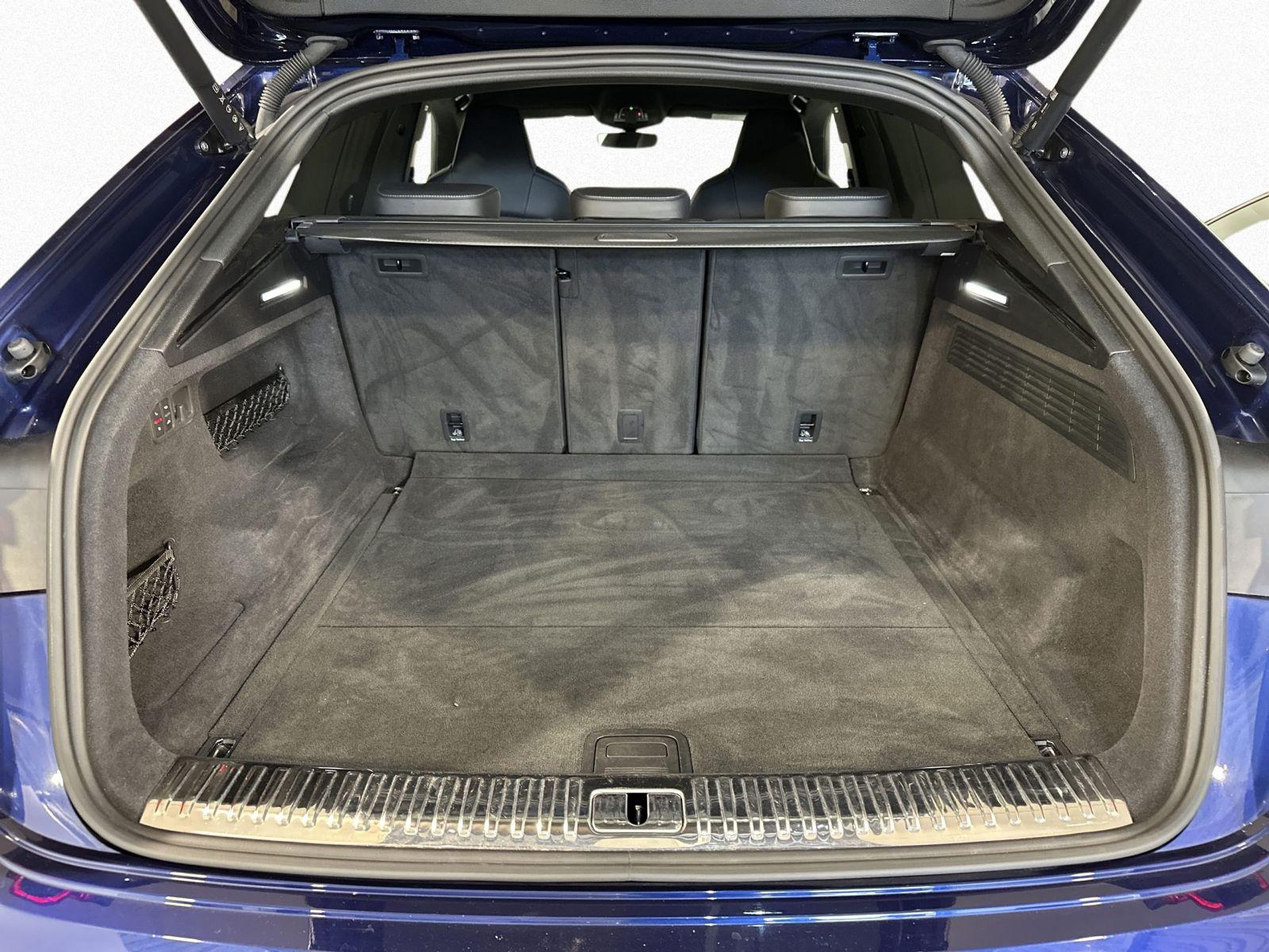 Audi Q8 50 TDI S LINE competition +CARBON+MATRIX+AHK+