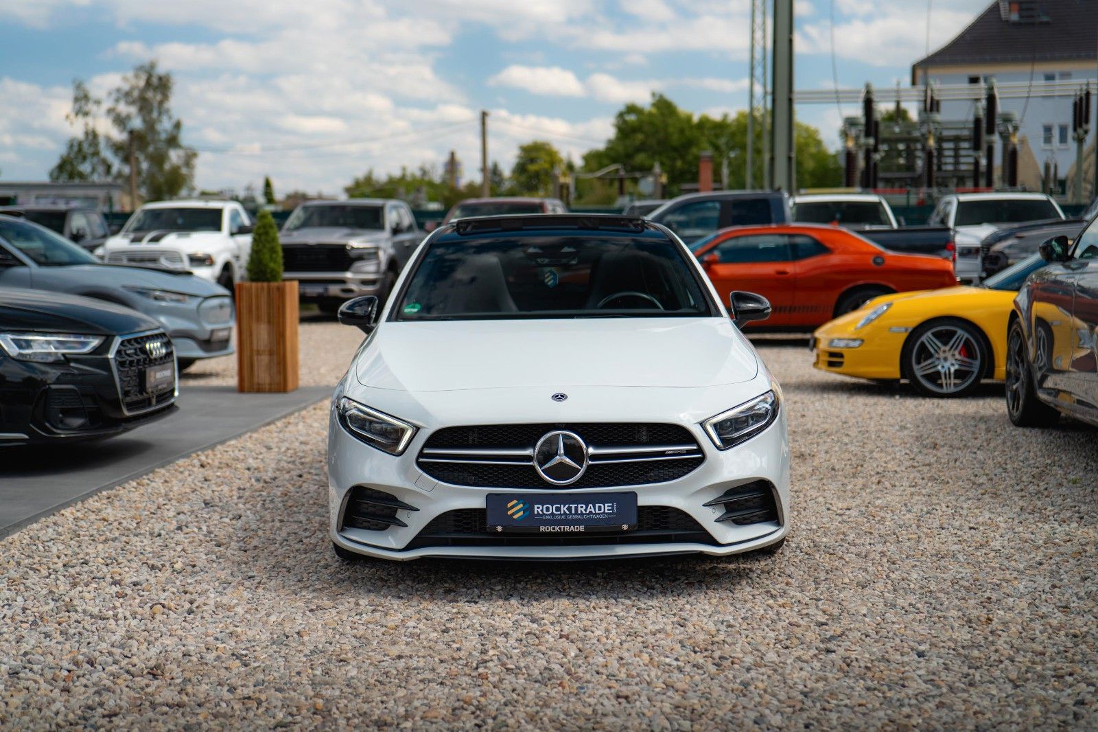 Fahrzeugabbildung Mercedes-Benz A 35 AMG 4Matic Night-Paket *Pano*LED*ACC*DAB*
