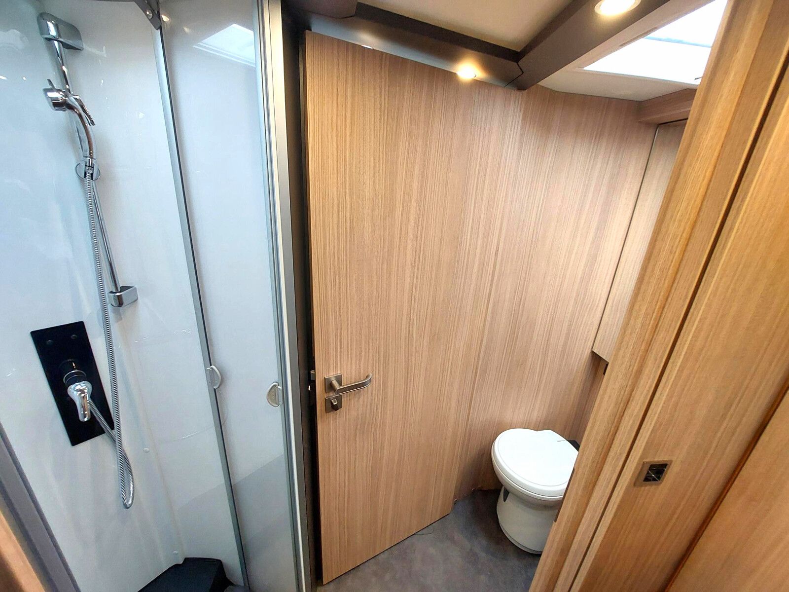 Fahrzeugabbildung Malibu I 470 RB LE K comfort Mercedes 2026 Assistenz