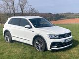 Volkswagen Tiguan R-Line 2.0 239PS TDI BMT DSG Leder ACC... - VW Tiguan von privat