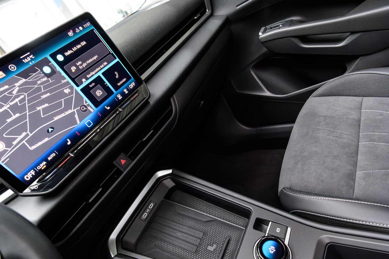 Fahrzeugabbildung Volkswagen T-Roc 1.5 eTSI Style el. Heckklappe+IQLight+Pano