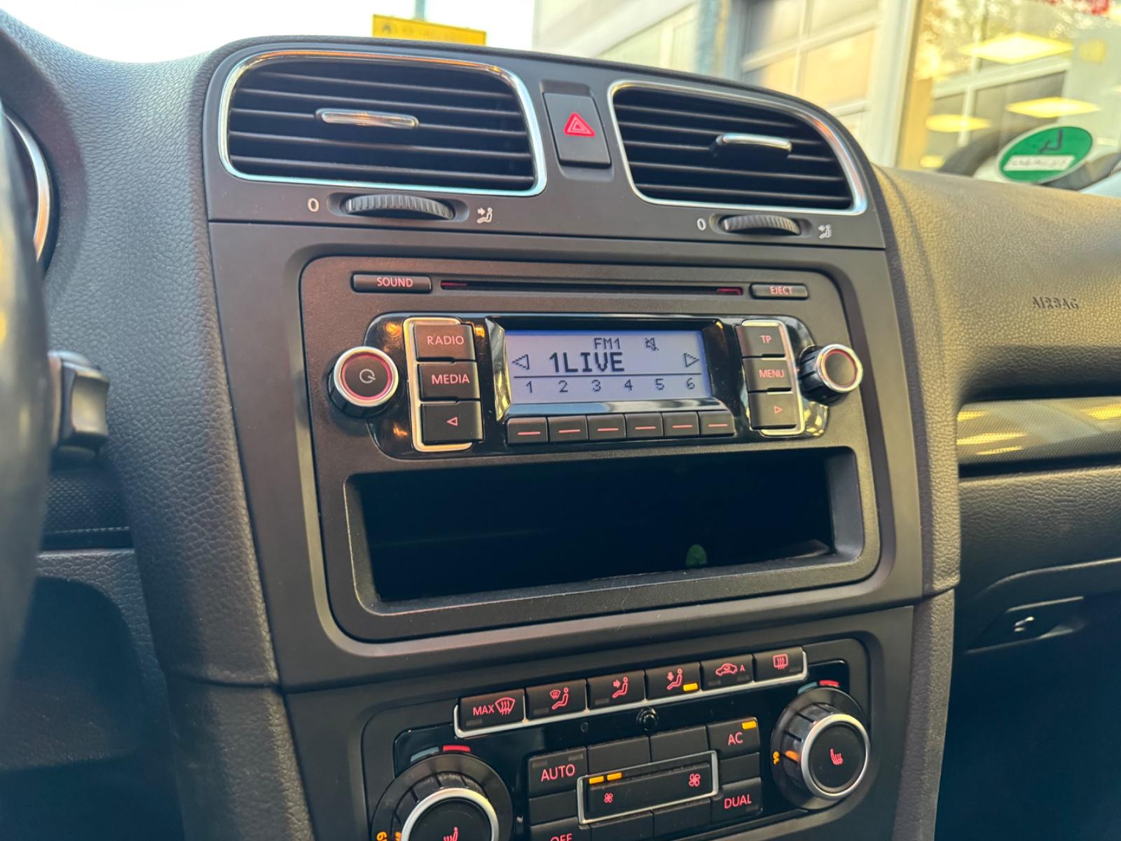 Volkswagen Golf 2010 — photo 12