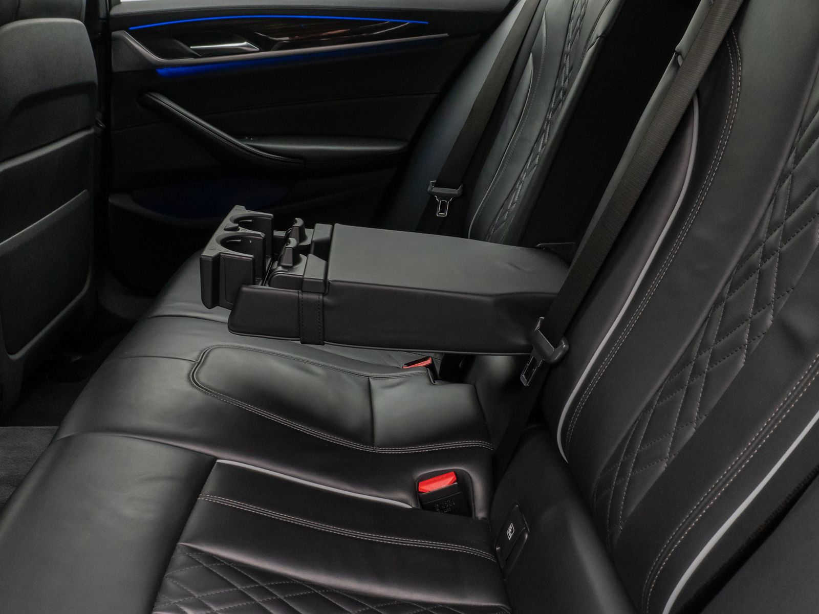 Fahrzeugabbildung BMW 540i xD Luxury Line Kamera HUD HiFi Komfort AHK