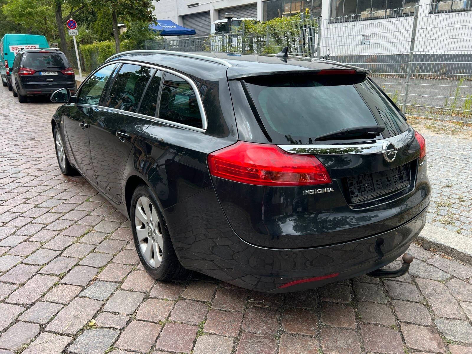 Opel Insignia 2011 — engine