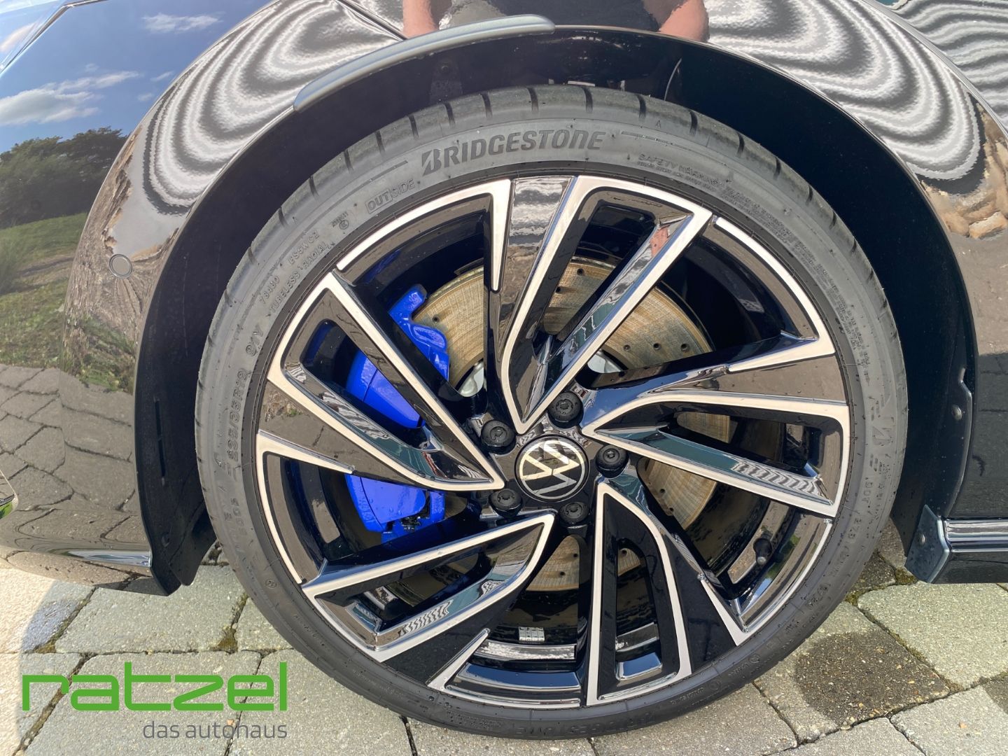 Fahrzeugabbildung Volkswagen Golf Variant VIII R 4Motion 2.0 TSI DSG DCC+NAVI