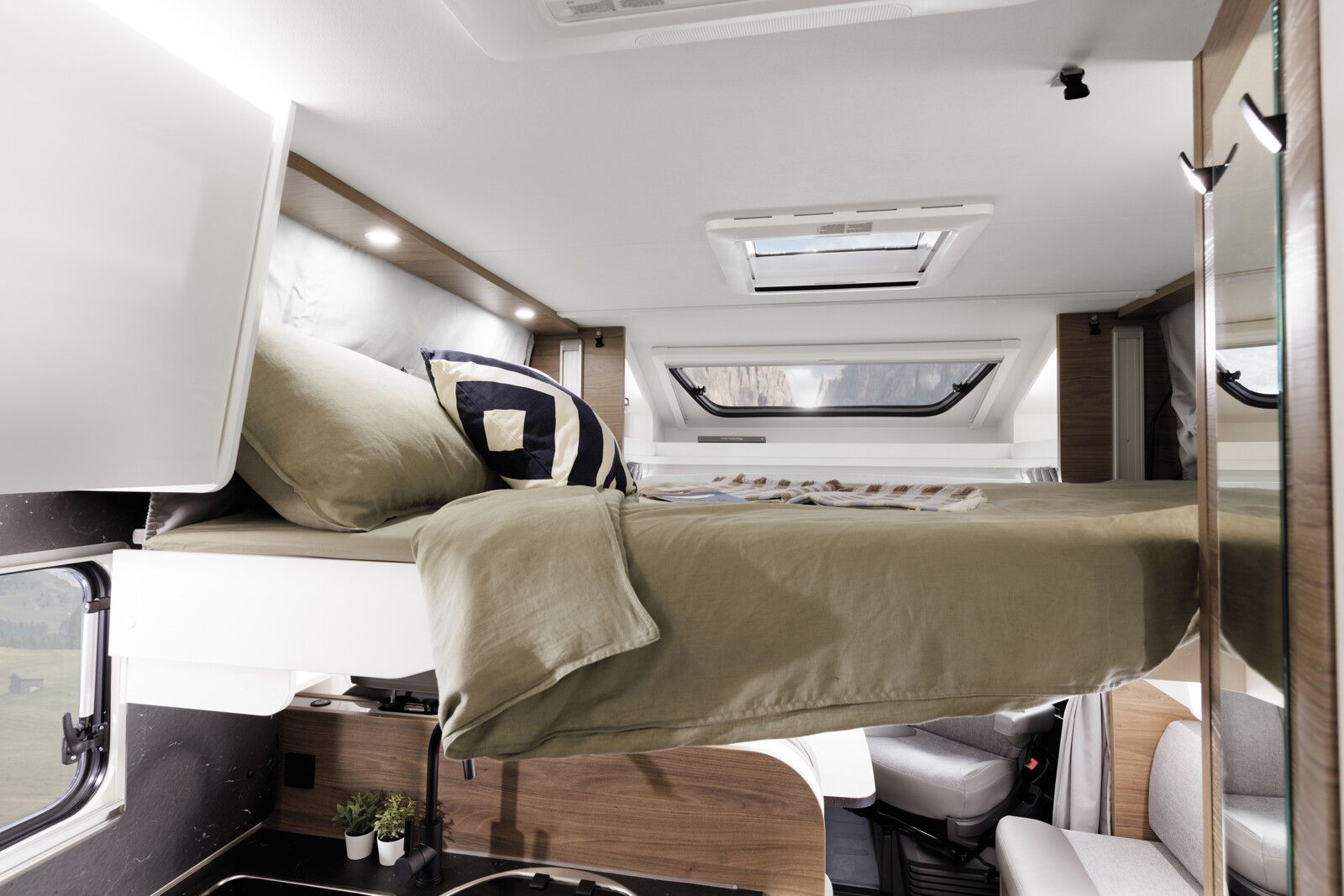 Fahrzeugabbildung CORIGON T Advanced 700 S Hubbett Automatik Solar Hymer