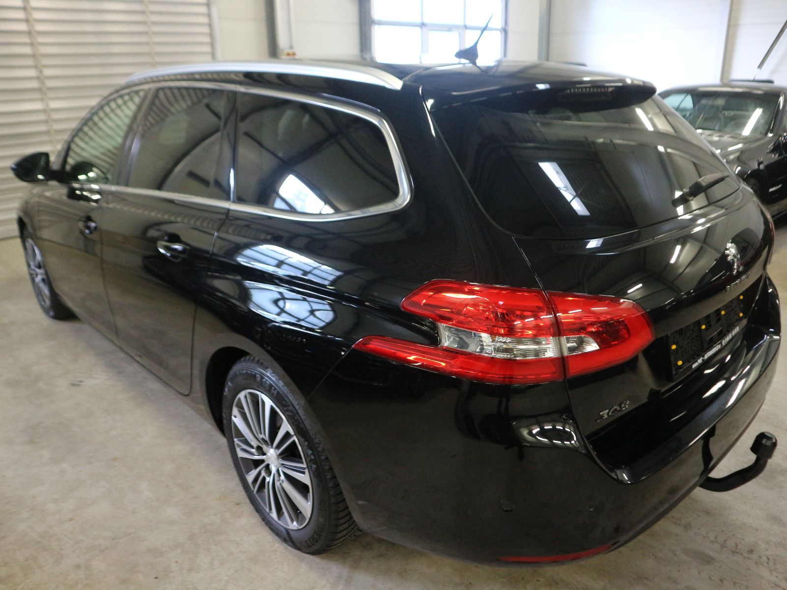 Fahrzeugabbildung Peugeot 308 SW Allure Pack ACC AHK Blis Nav Kam SHZ LED