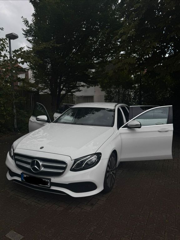 Image of Mercedes-Benz E 200