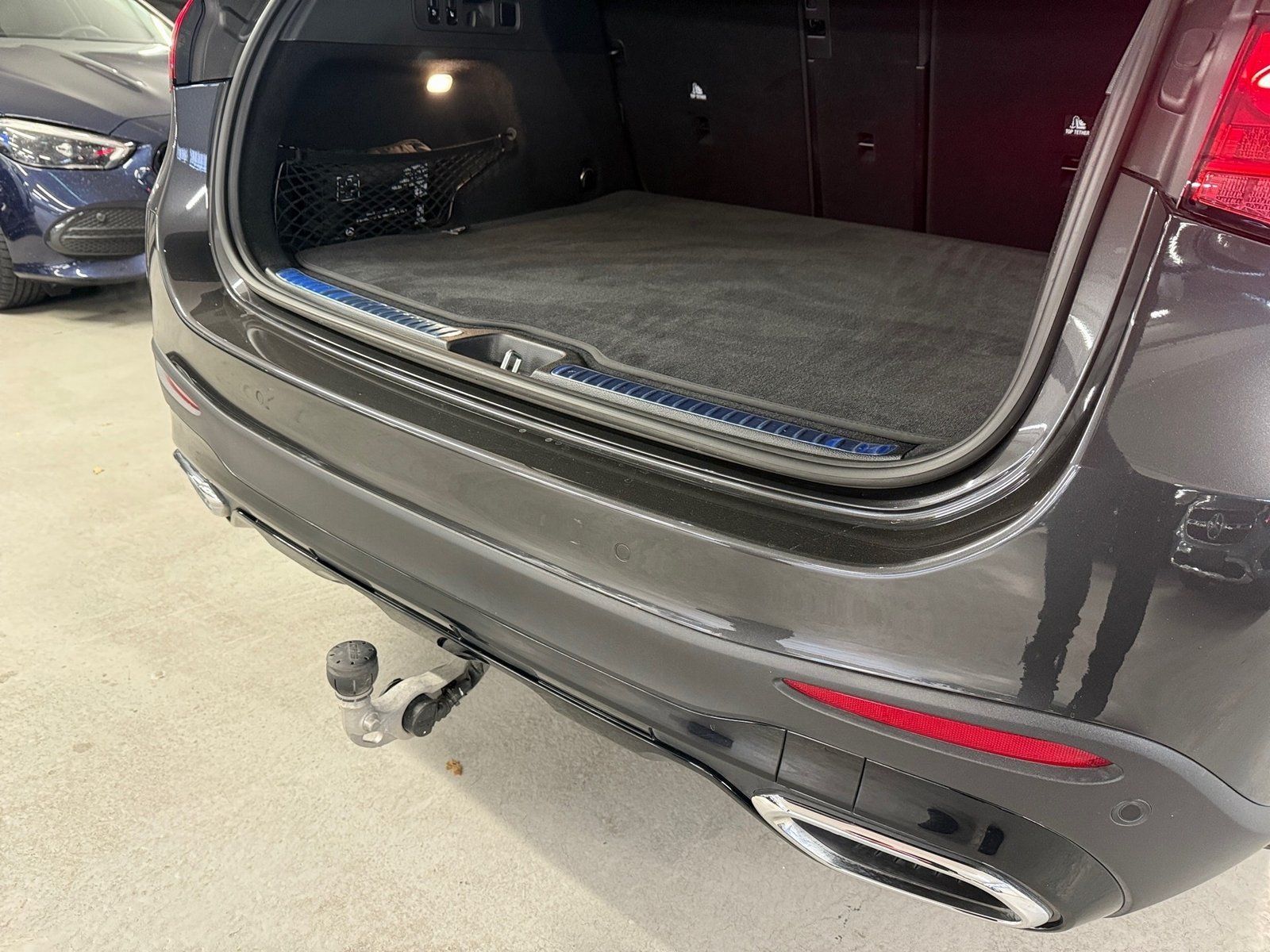 Fahrzeugabbildung Mercedes-Benz GLC 300 d 4M*Airmatic*STDHZG*Pano*AHK*Night*20"*