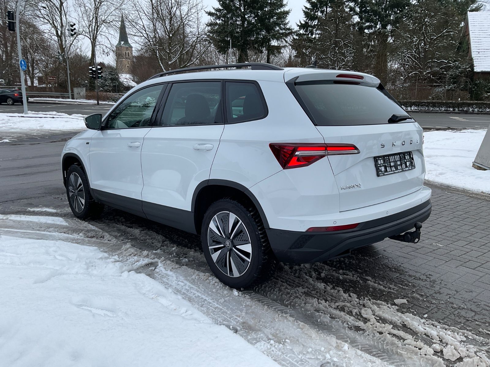 Fahrzeugabbildung SKODA Karoq 1.5l TSI DSG Tour,AHK,Navi,Kamera